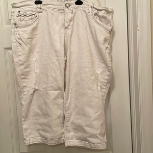 White distressed, Capri jeans